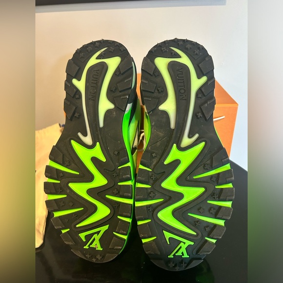 Barely Worn Louis Vuitton Vert Runner Tatic Sneaker - Picture 11 of 12